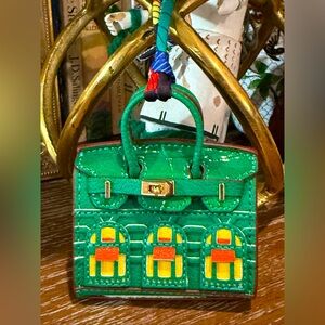 Micro Purse key fob earbuds holder made of leather & goldtone hardware approx 3”